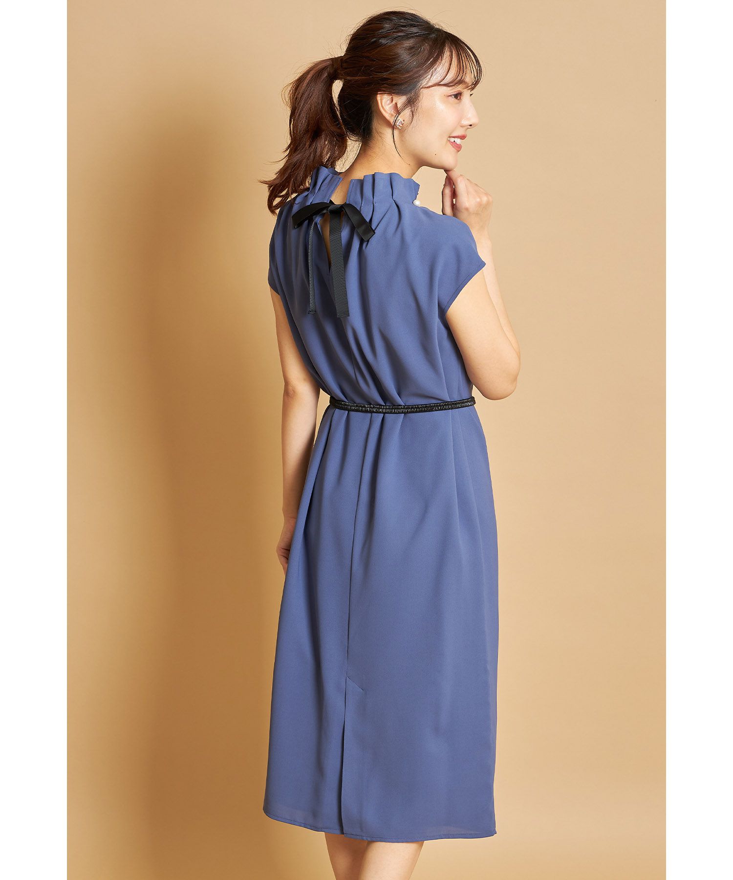 日本 tocco-closet - 高雅珍珠皺摺簡約洋裝-知性黑