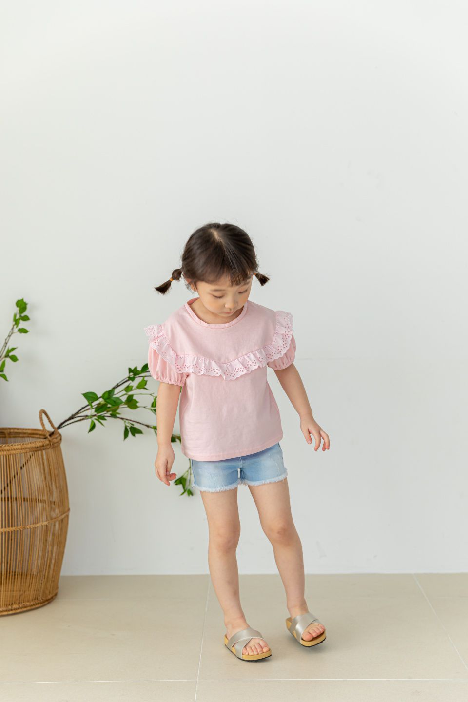 韓國 Orange Mom - 鏤空荷葉滾邊領上衣-淺粉紅