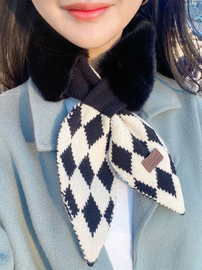 韓國 MAY - 柔軟細絨毛穿洞式圍巾-菱格紋-灰咖