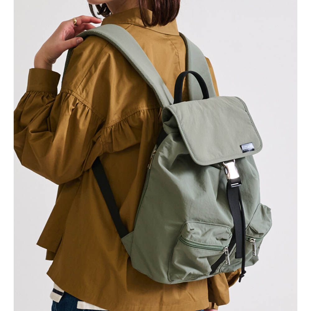 輕量簡約防潑水多口袋後背包-煙燻綠 (30x35cm)