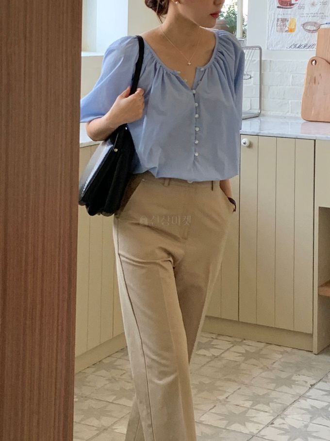 韓國 ANDYOUBROWN - 質感小釦泡泡袖襯衫-象牙白 (FREE)