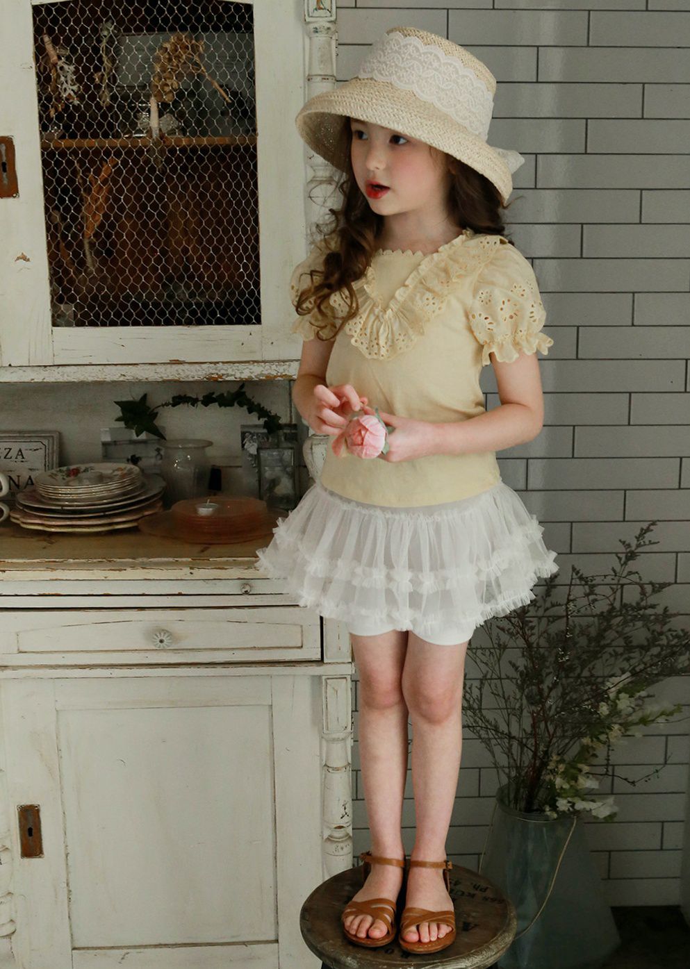 韓國 PuellaFLO - V字荷葉鏤空公主袖上衣-鵝黃