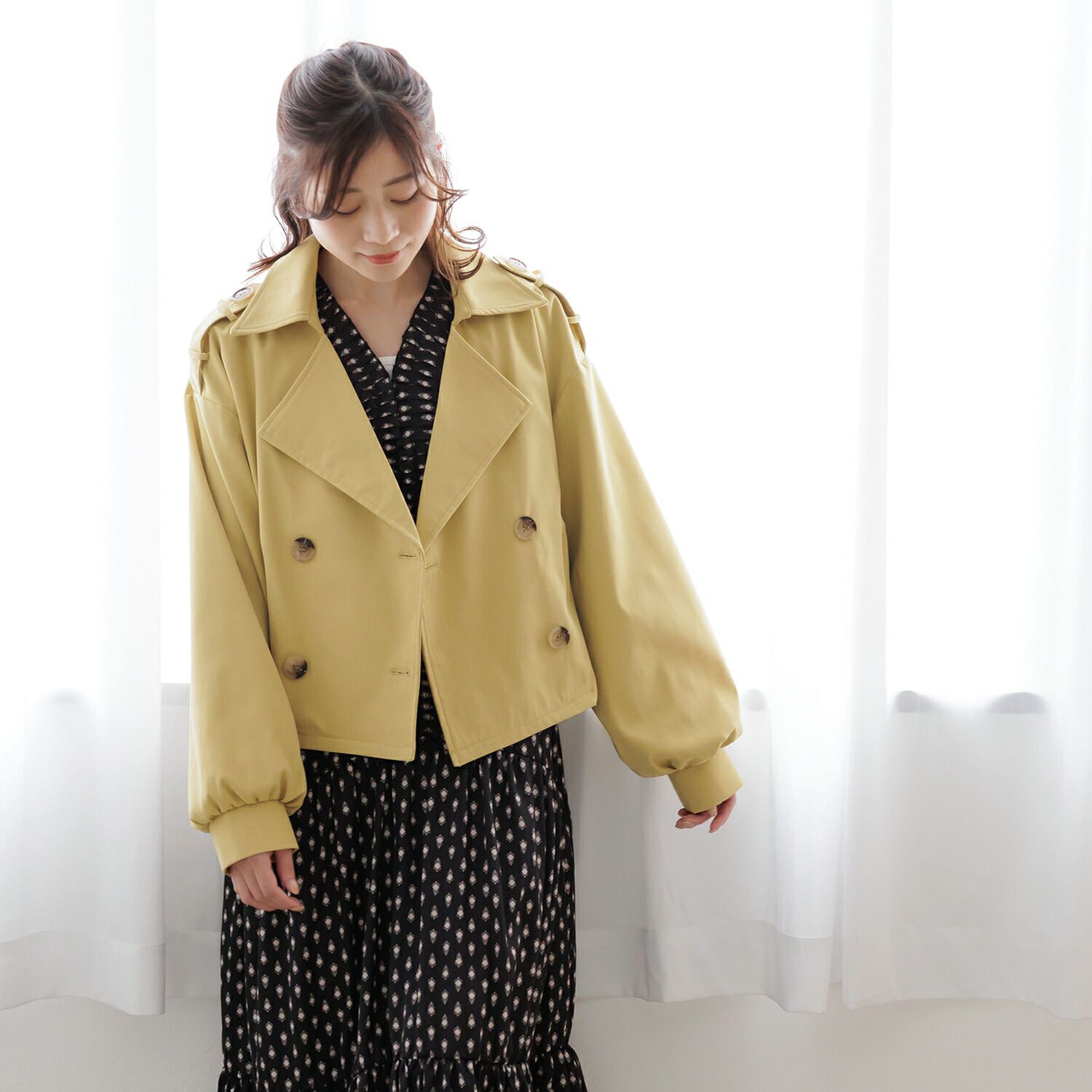 日本 ihuu - 肩緞帶騎士風短版風衣外套-淺軍綠