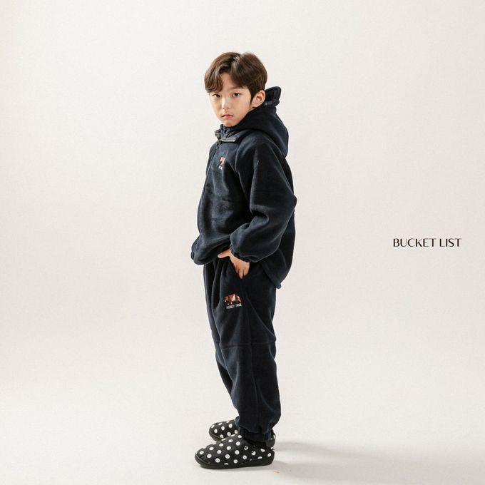 韓國 BUCKET LIST - 鬆緊腰刺繡熊搖粒絨縮口褲-黑藍