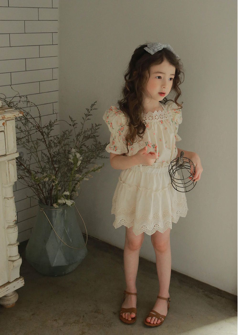 韓國 PuellaFLO - ㄩ字領公主袖花花上衣-米黃