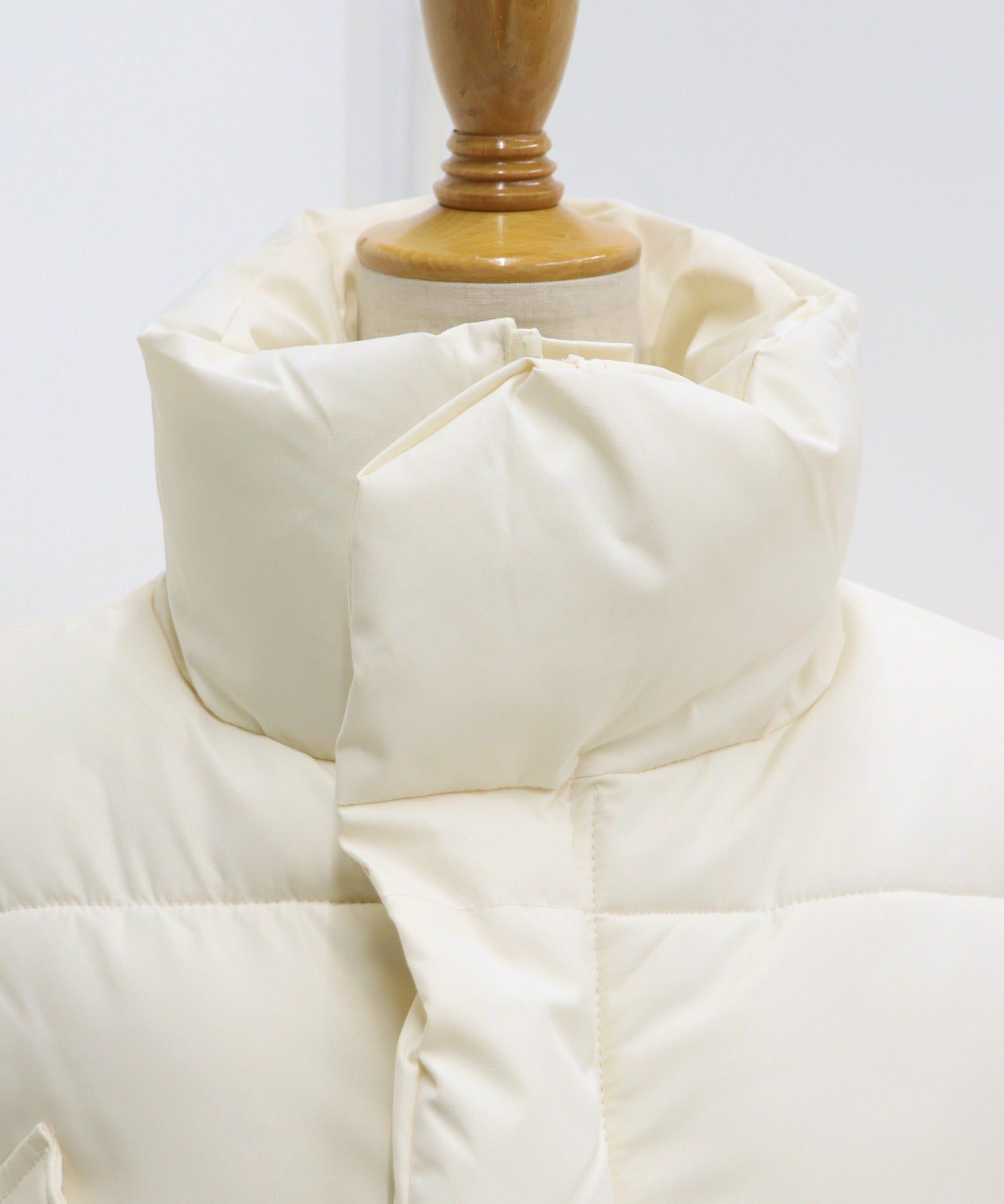 日本 BLUE EAST - 高領防風保暖鋪棉背心-深灰