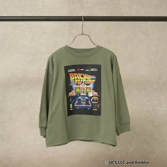 日本 b-ROOM - 聯名款 印花長袖上衣-回到未來電影場景-淺卡其