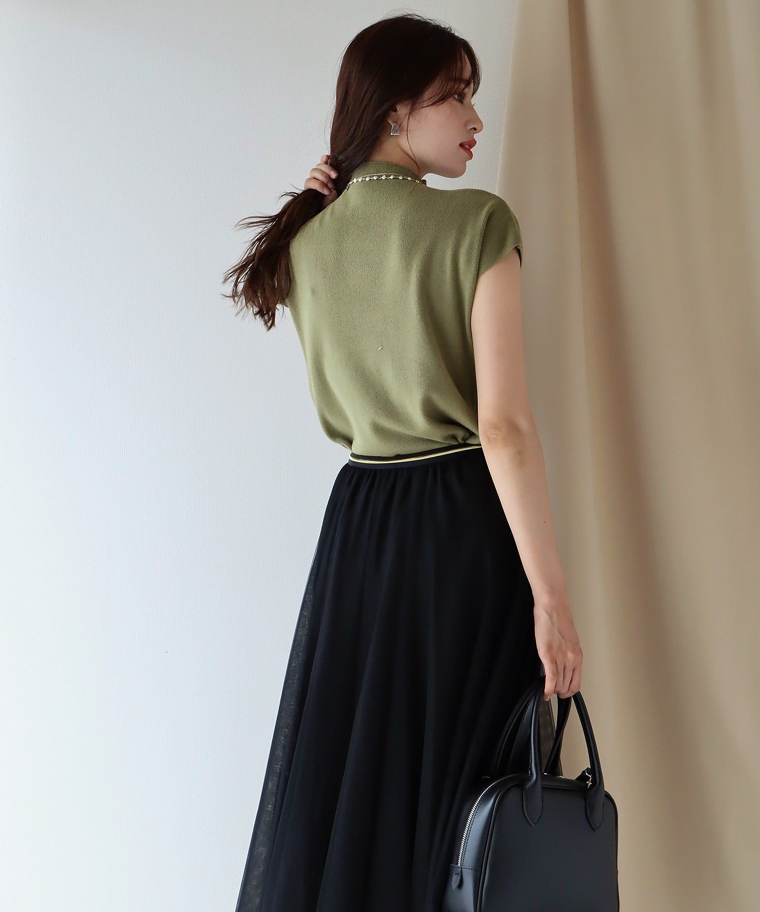 日本 BLUE EAST - 小立領法式袖薄針織上衣-橄欖綠