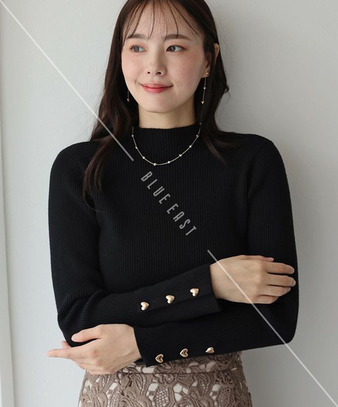 日本 BLUE EAST - 愛心金釦羅紋小高領長袖上衣-嫩粉紅