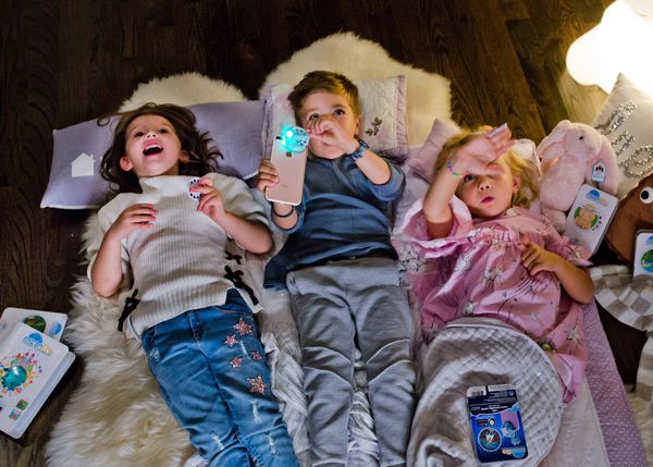 讓孩子乖乖睡覺的神器【加拿大 Moonlite 故事投影機】