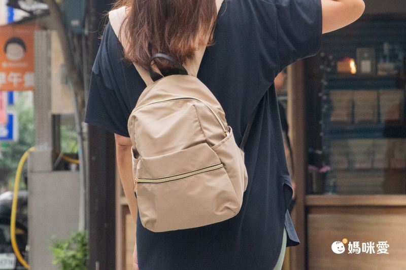 日本 polkapolka - 休閒風 10口袋收納輕量後背包-奶茶棕