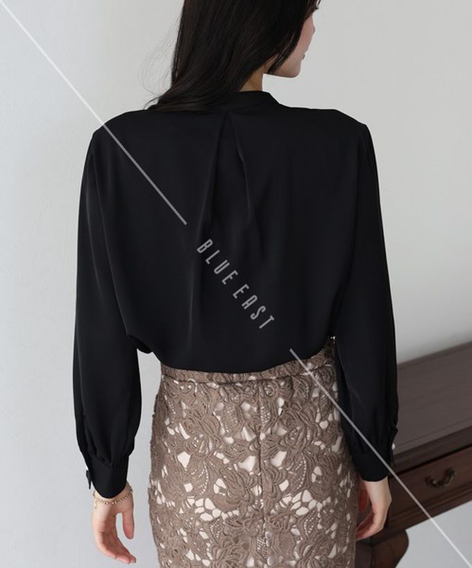 日本 BLUE EAST - 2way領知性整潔感打褶長袖上衣-珍珠袖扣-白