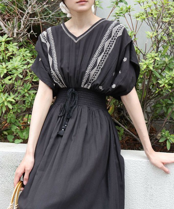 日本 Bab - 100%印度棉 素雅刺繡收腰短袖洋裝-薄荷綠