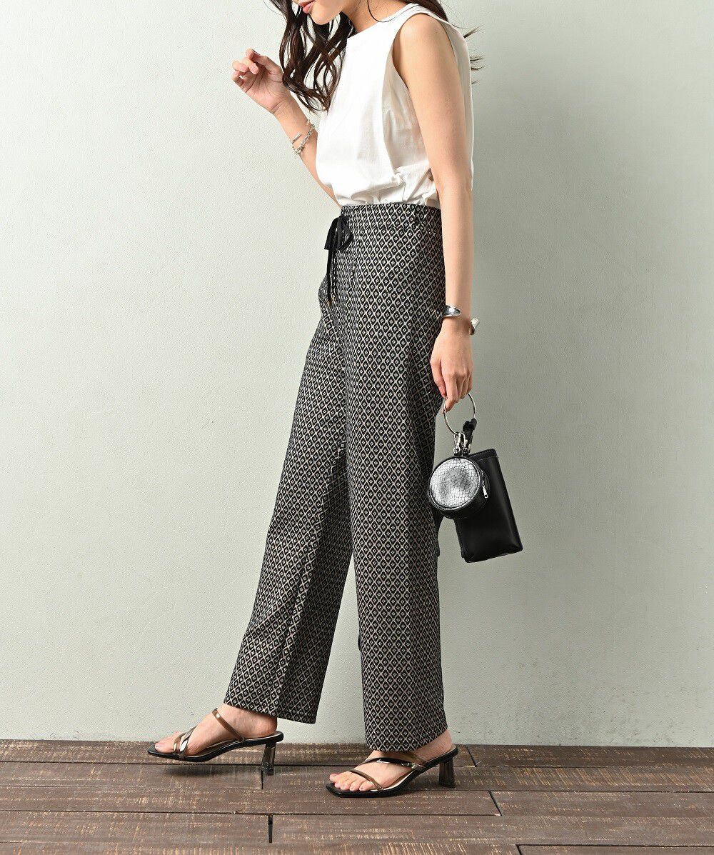 日本 ELENCARE DUE - 滿版圖騰綁帶長褲-白底