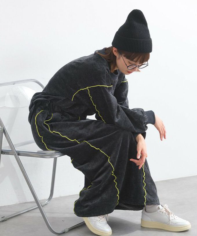 日本 Lupilien - 木耳縫線休閒絨面長袖上衣-炭黑