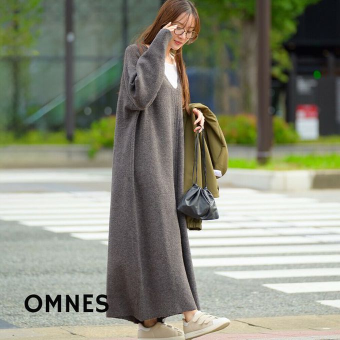 日本 OMNES - V領柔軟針織寬鬆感長袖洋裝-深灰