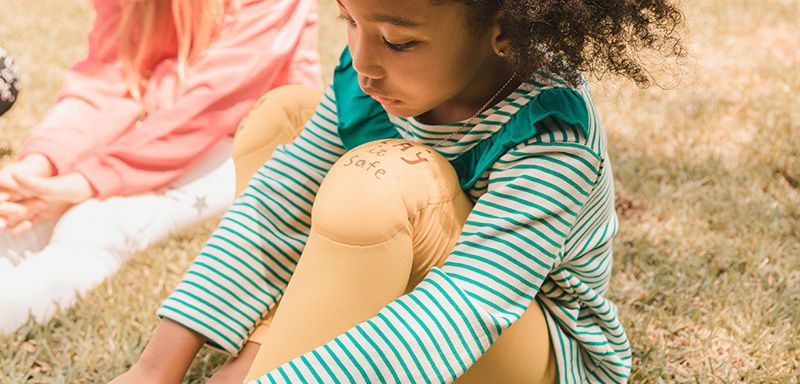 韓國 OZKIZ - 護膝彈力緊身褲-黑大熊