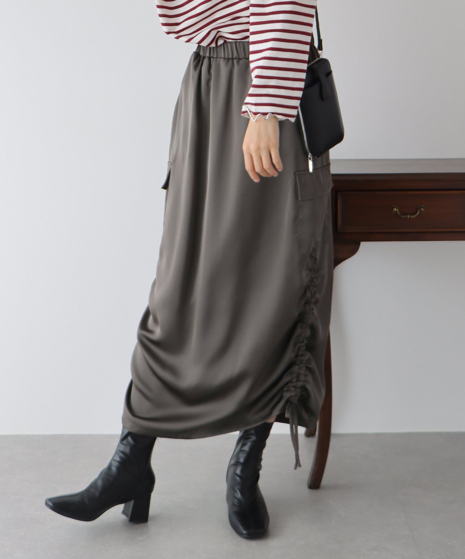 日本 BLUE EAST - 帥氣側抽繩工裝裙-深灰