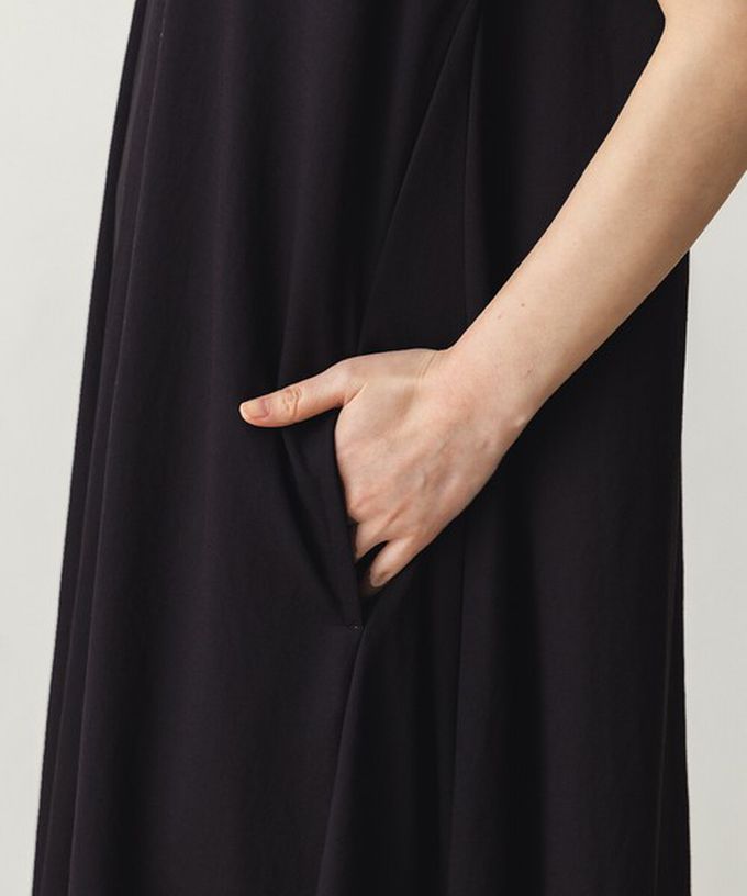 日本 Sans Souci 34+ - 接觸涼感 嫘縈傘擺素色短袖洋裝-水玉x黑