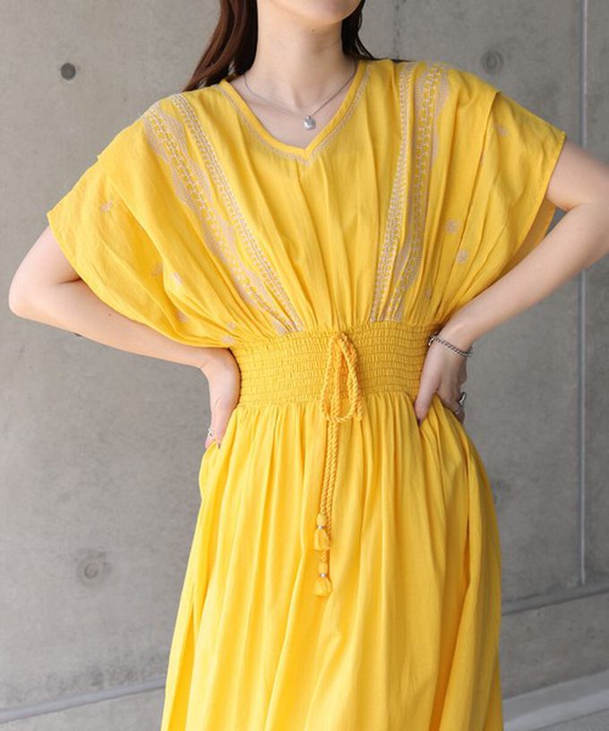 日本 Bab - 100%印度棉 素雅刺繡收腰短袖洋裝-黃