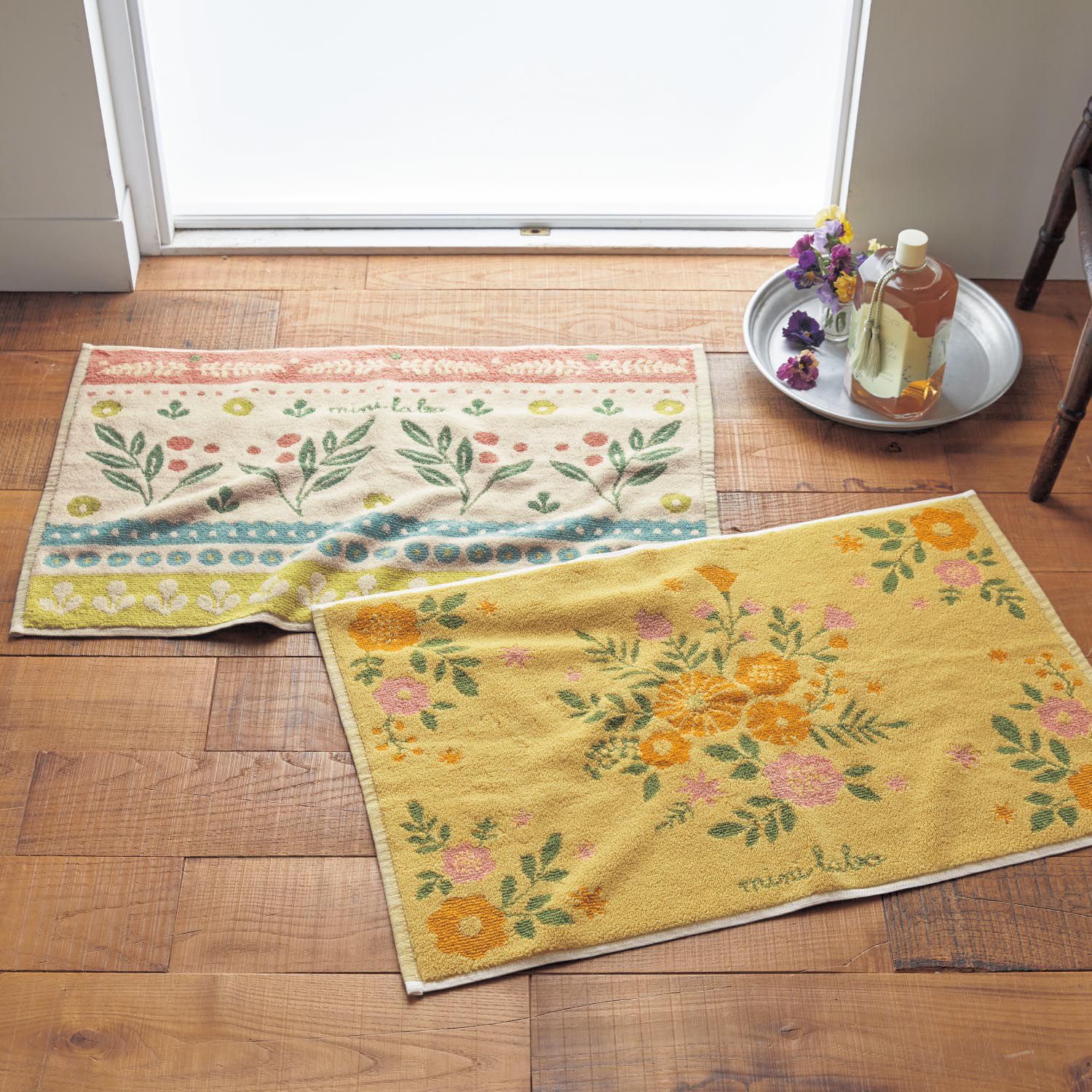 日本千趣會 - mini labo 純棉吸水腳踏墊2入組(浴室)-蝴蝶花圃x愛心花圈-水藍x米 (45x70cm)