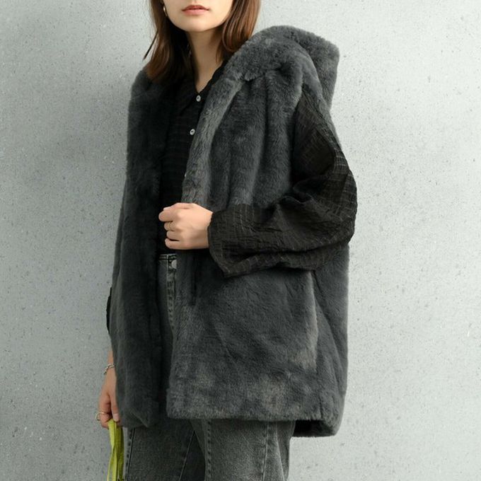 日本 ELENCARE DUE - 柔軟蓬鬆仿毛長版連帽背心(有口袋)-象牙白