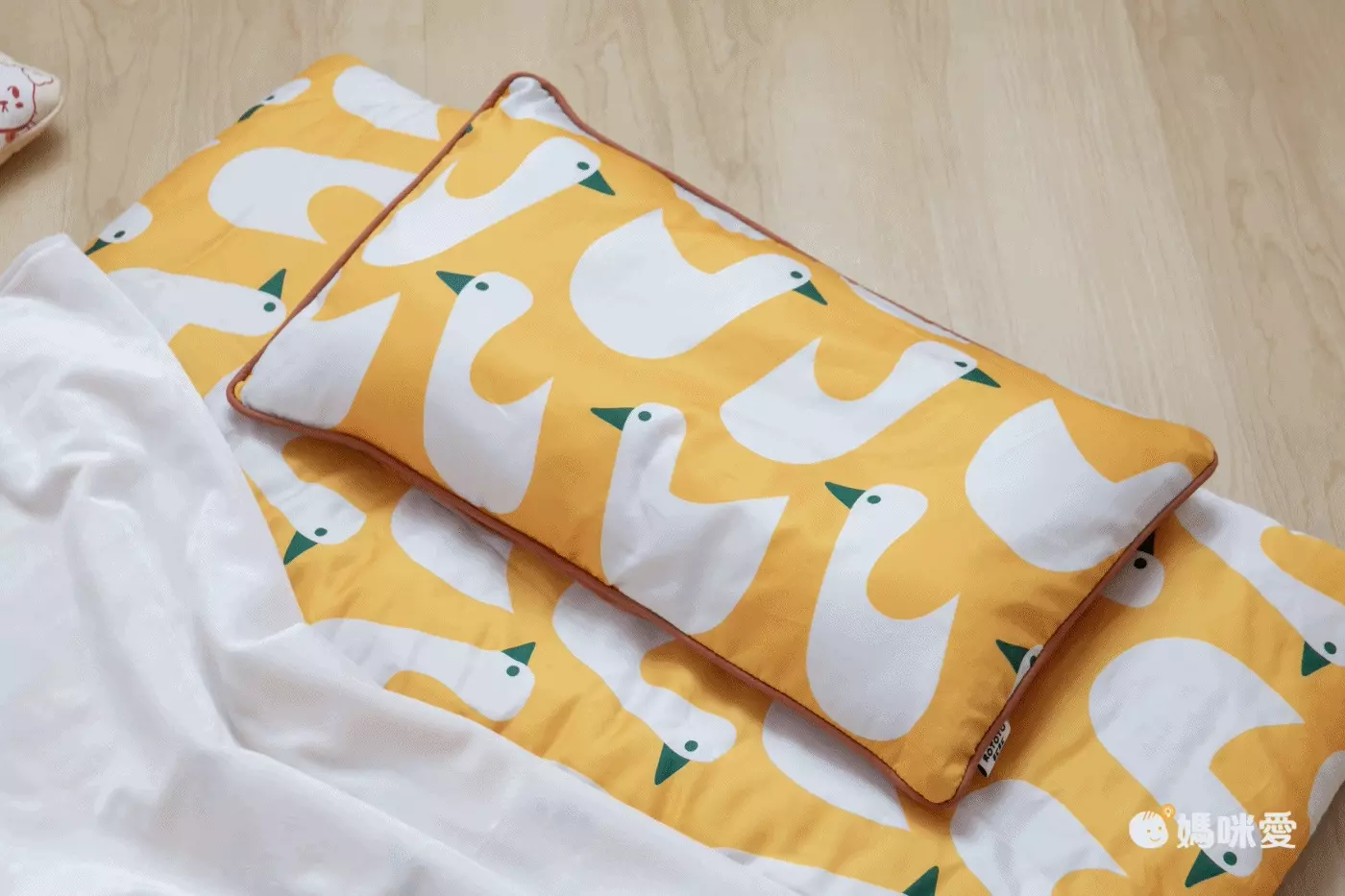 枕套也是雙面花樣設計！安裝方式的話就是直接套進去，沒有拉鍊，不用擔心拉鍊頭刮到寶貝小臉蛋哦