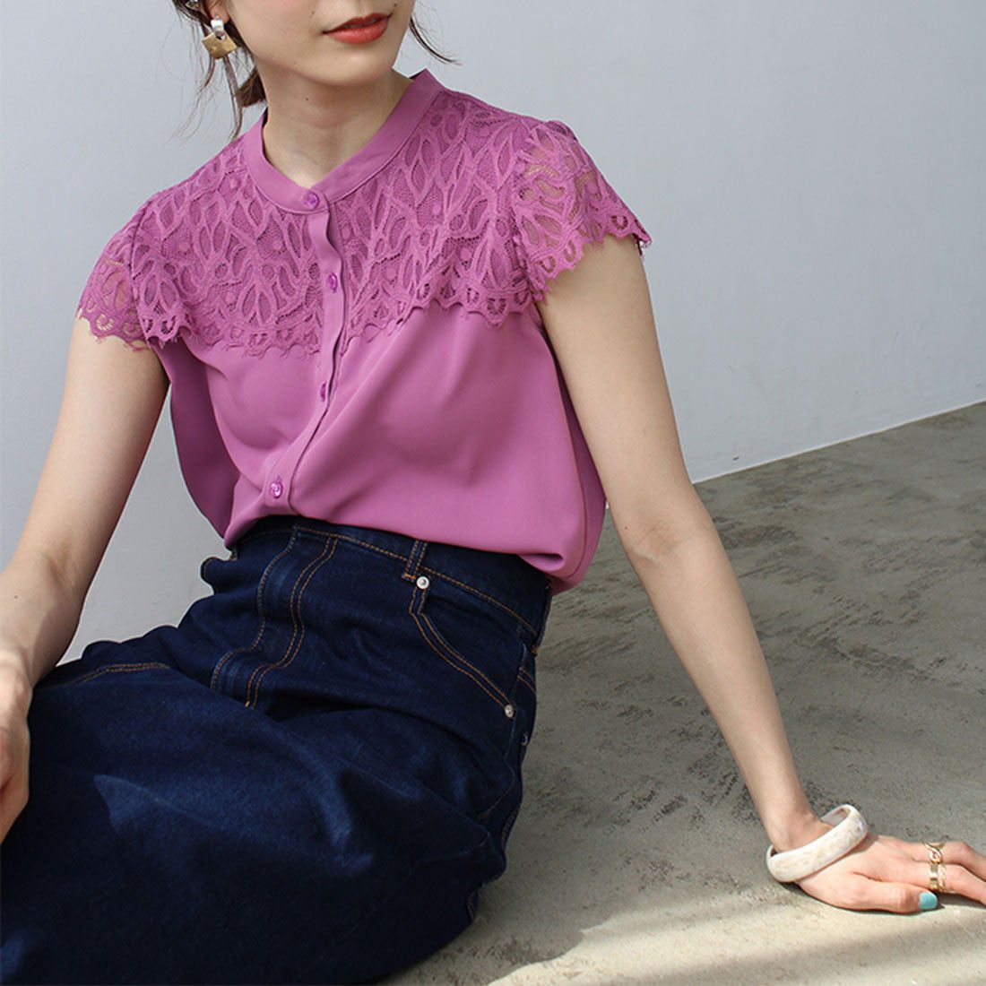 日本 BELLUNA - 精緻蕾絲拼接雪紡無袖襯衫-淺杏