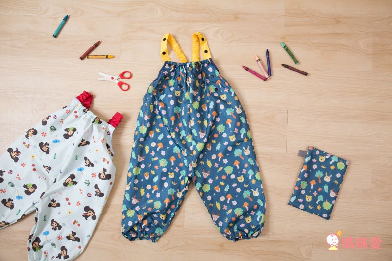 日本 akachan to issyo - 日本製防水玩沙衣/畫畫衣-交通工具-杏 (80-90㎝)-附收納袋