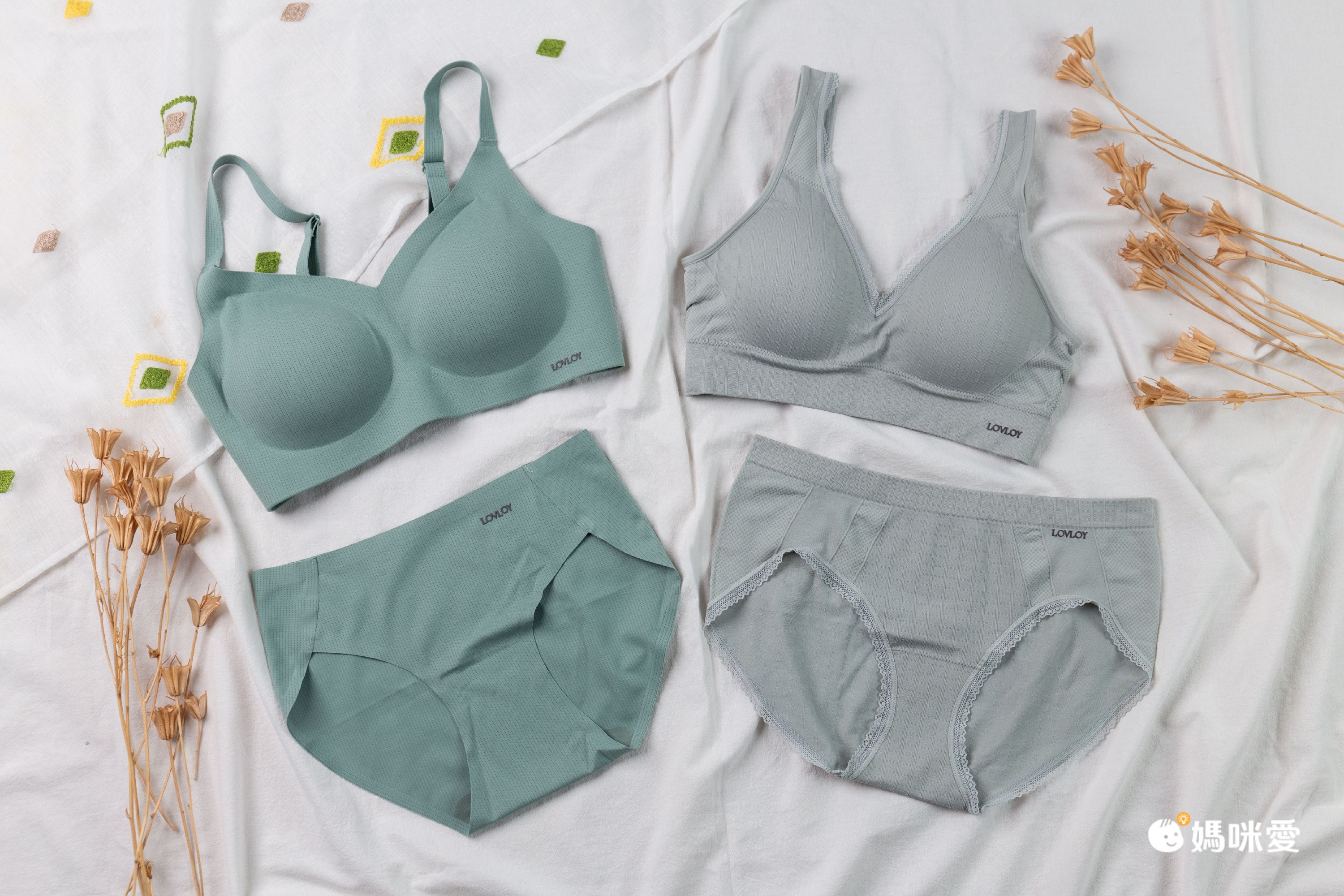 韓國 LOVLOY - 親膚無痕彈性內褲-黃膚
