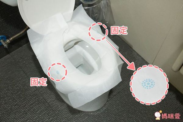 日本代購 - 日本製黏貼式馬桶坐墊紙(內附贈隨身收納包) (38x43cm)-70枚/盒