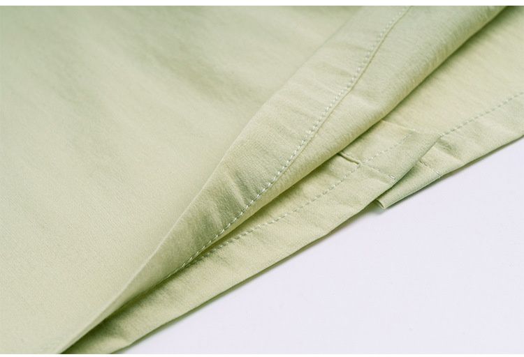 反轉設計圓領短袖上衣-背面鈕扣-黑灰色