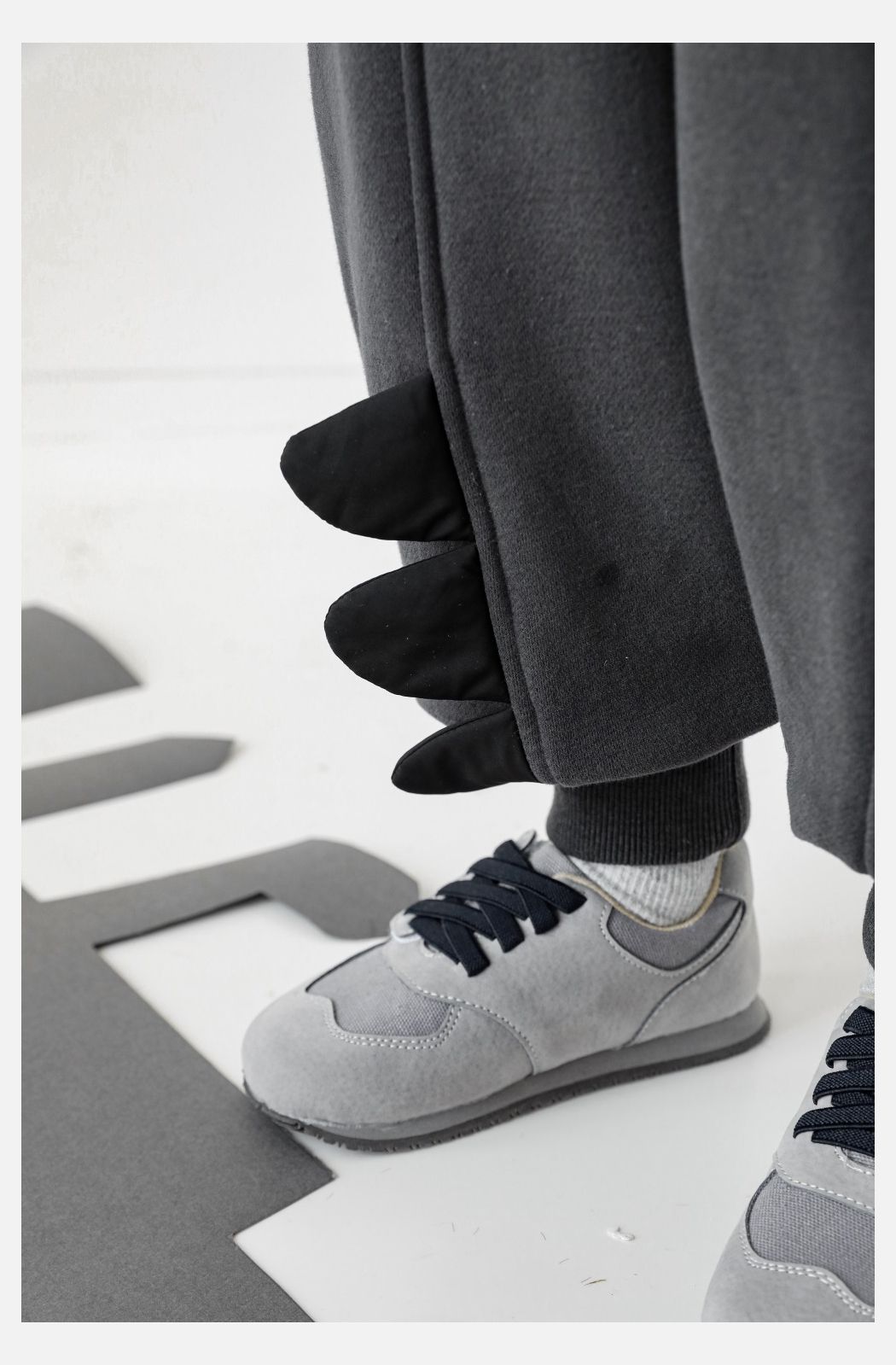 TONGMO - 加厚造型腰鬆緊休閒長褲-恐龍背棘-深灰色