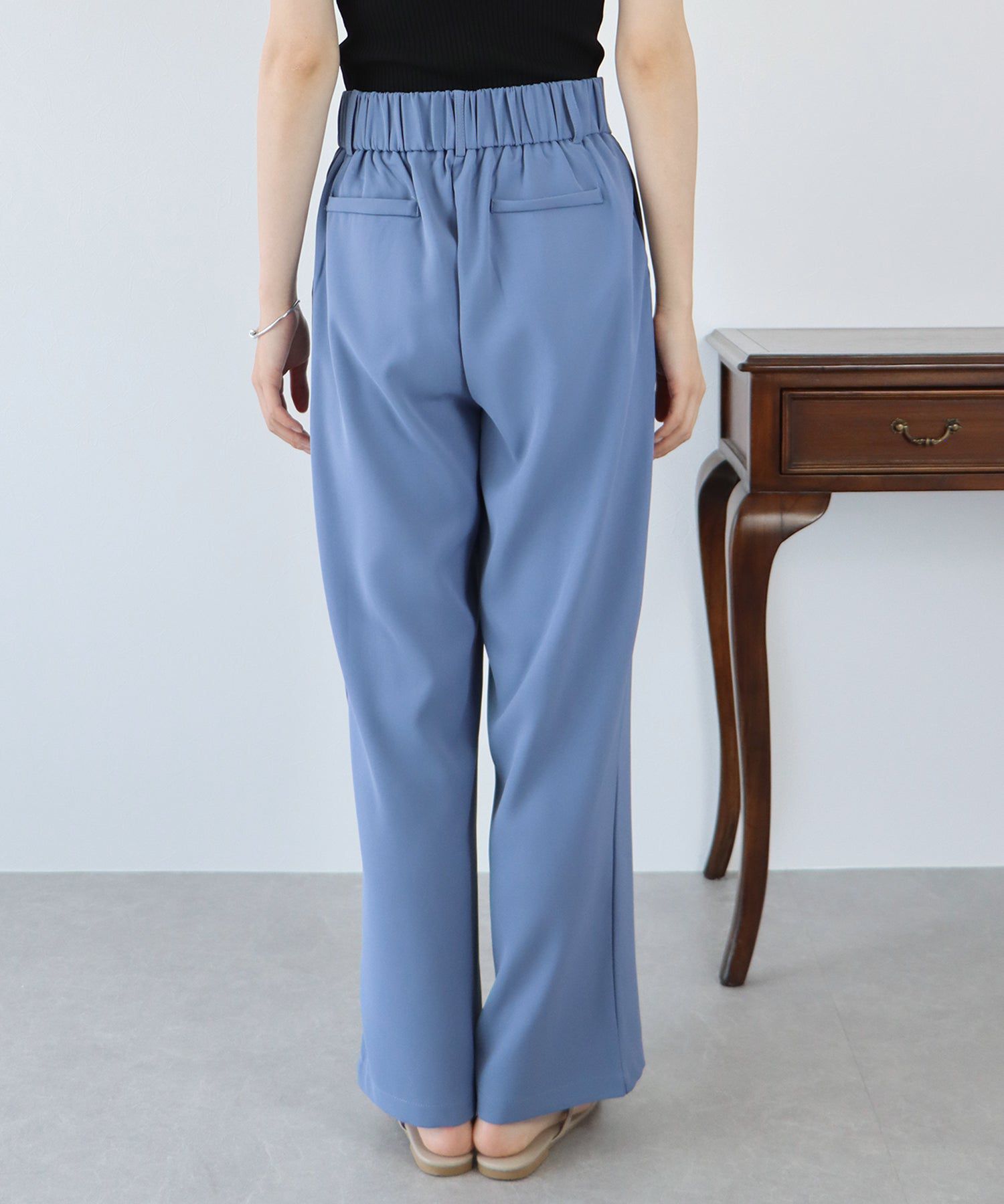 日本 BLUE EAST - 質感百搭垂墜感西裝褲-米灰