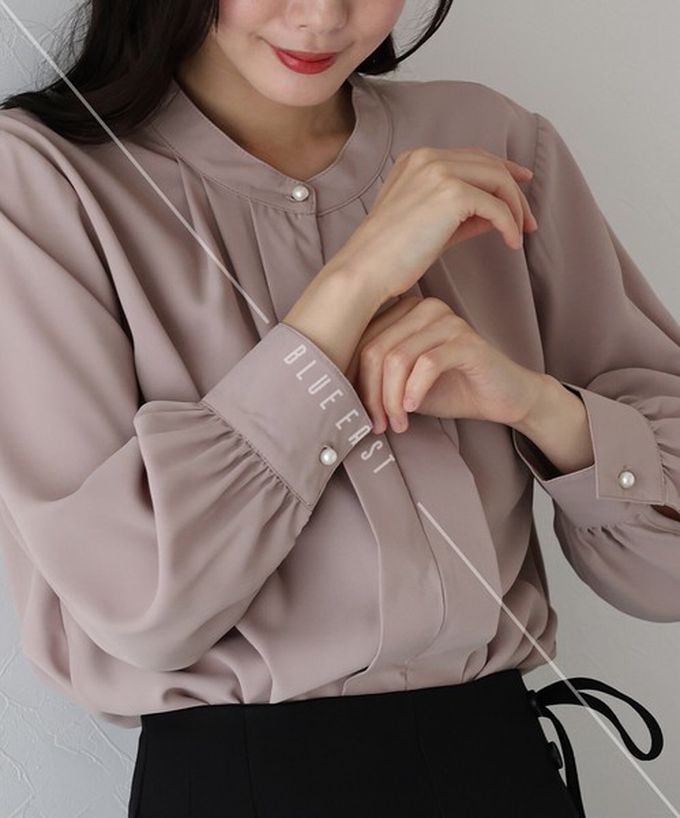 日本 BLUE EAST - 2way領知性整潔感打褶長袖上衣-珍珠袖扣-白