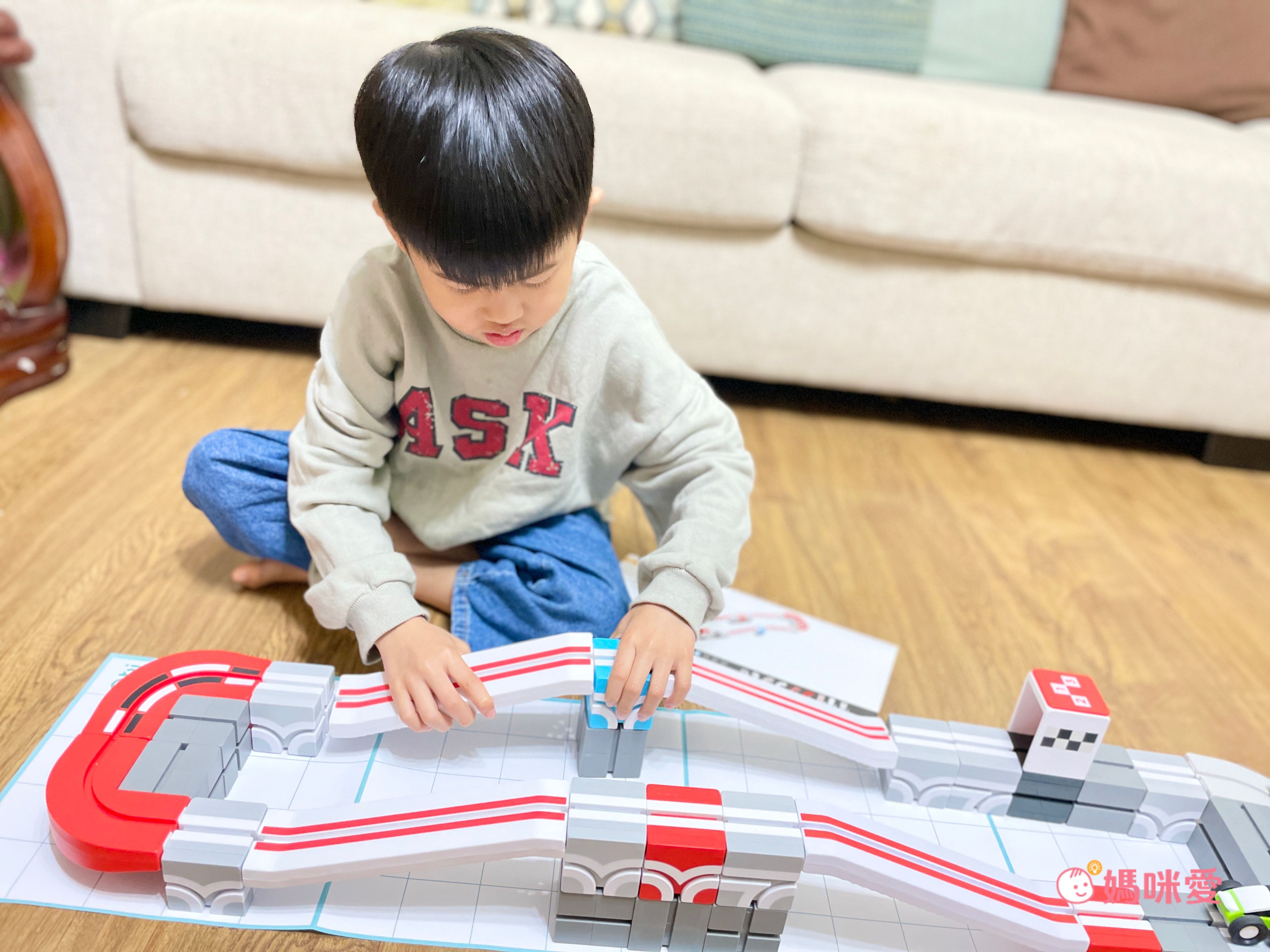 募資突破2400萬【Qbi】益智磁吸軌道積木玩具