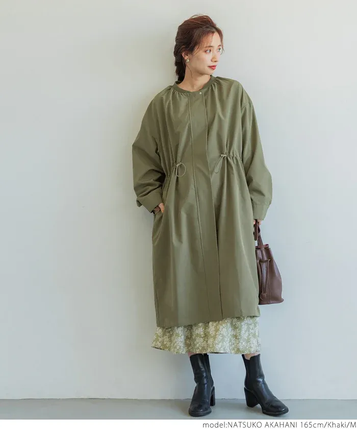 日本 COCA - 早春圓領抽繩收腰長版風衣-軍綠