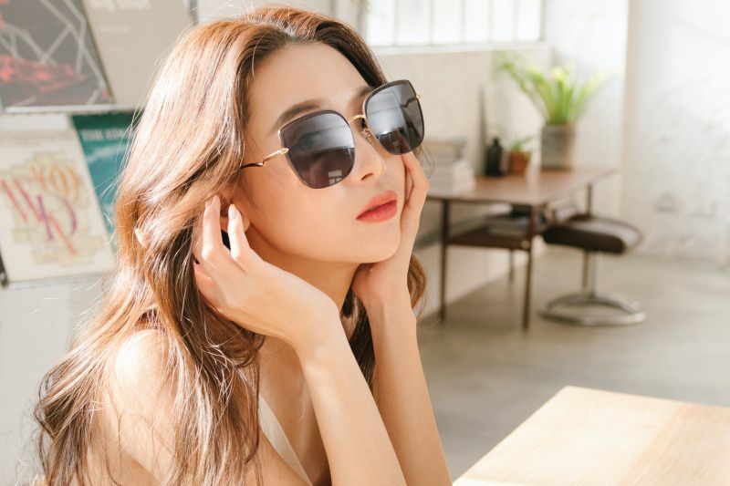 ALEGANT - 韓星愛用典雅暮灰貓眼金框墨鏡│UV400太陽眼鏡