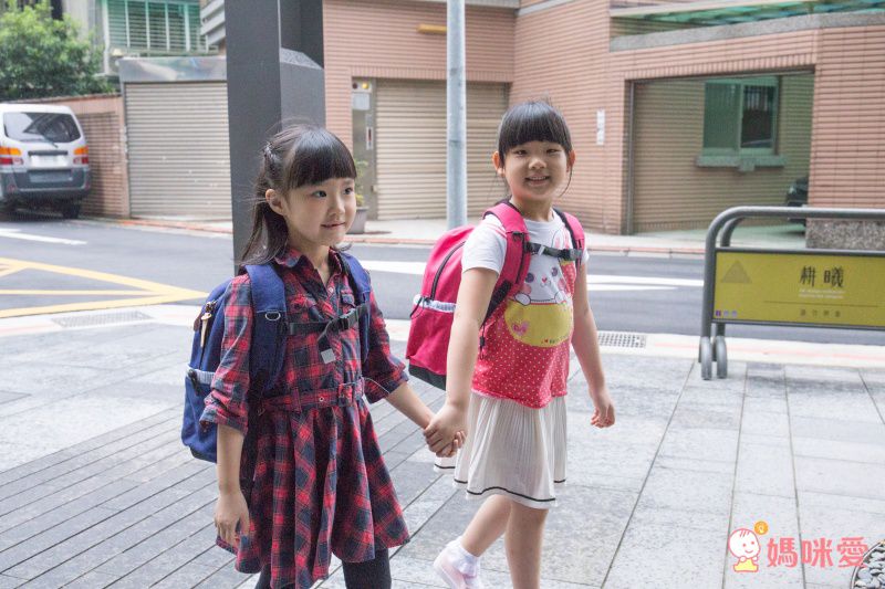 超輕量 ✪ niizo 小學生清新風護脊書包