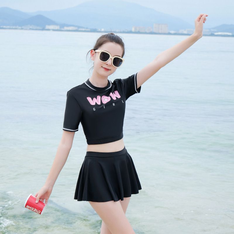 大童女孩運動風短袖泳衣套裝 (二件組)-WOW-黑色-上衣+褲裙