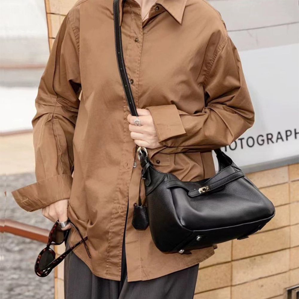 低調街頭風柔軟側背包(附同色收納包)-黑 (F)