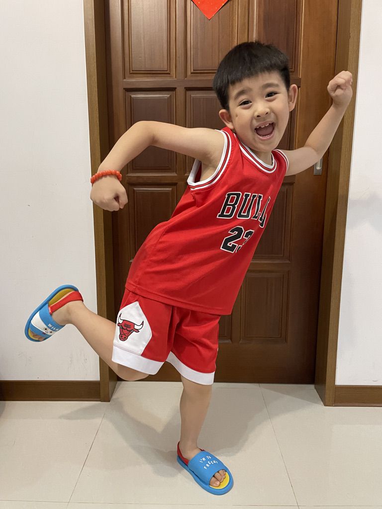 韓國 OZKIZ - 消音防滑室內鞋-LED閃耀聖誕款-聖誕樹麋鹿