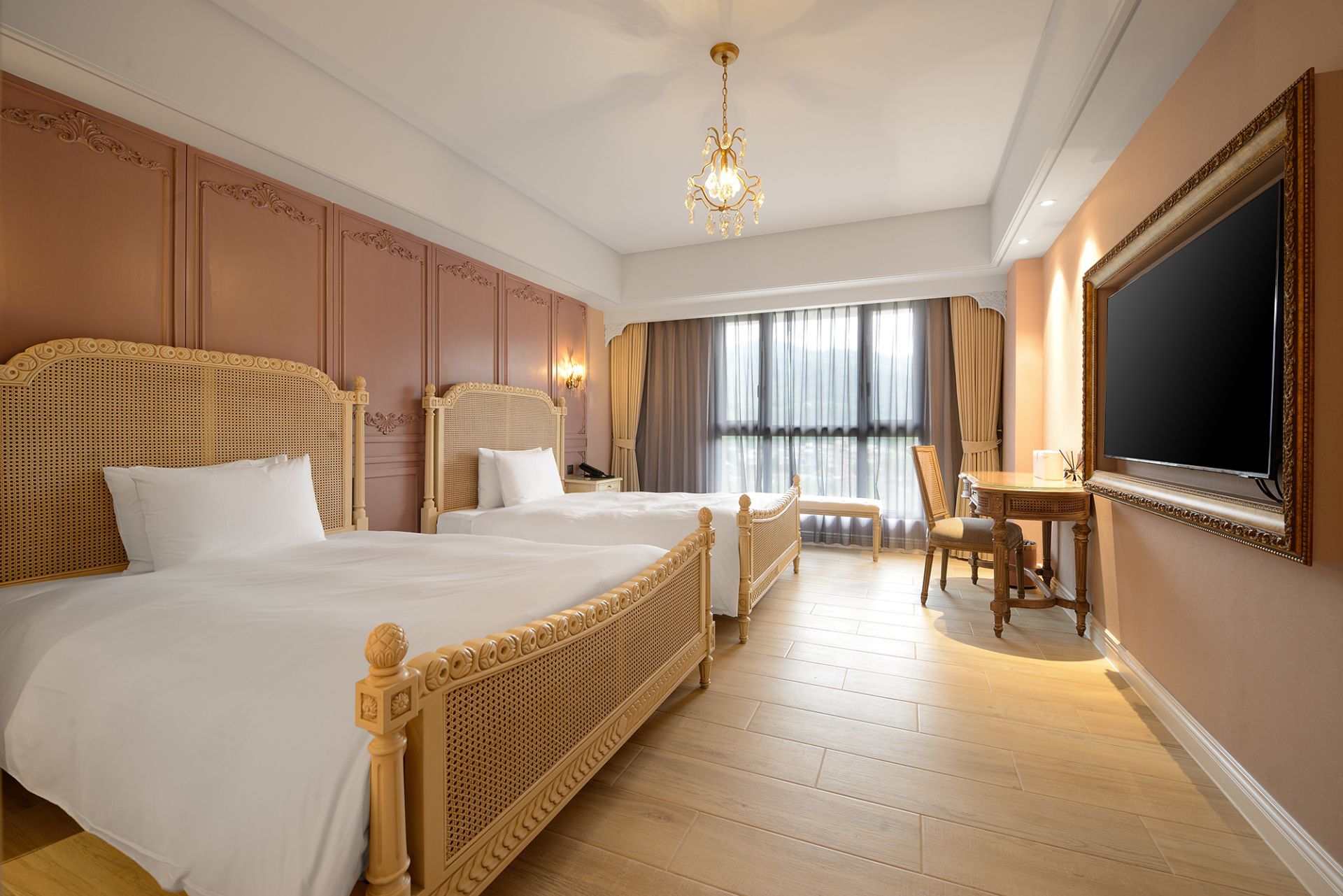 哥德式城堡【南庄 格拉斯行館】法式頂奢饗宴