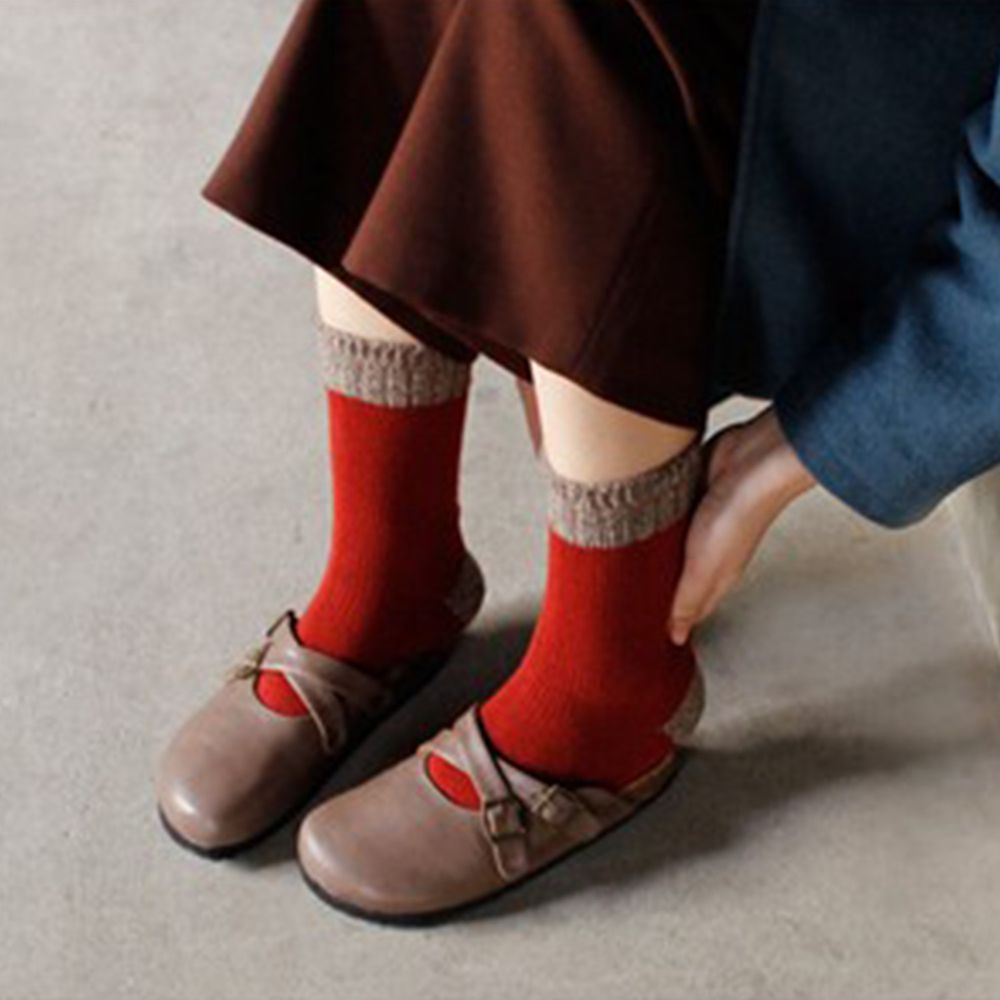 日本女裝代購 - 日本製 羊毛混紡撞色保暖中筒襪-磚橘紅 (23-25)