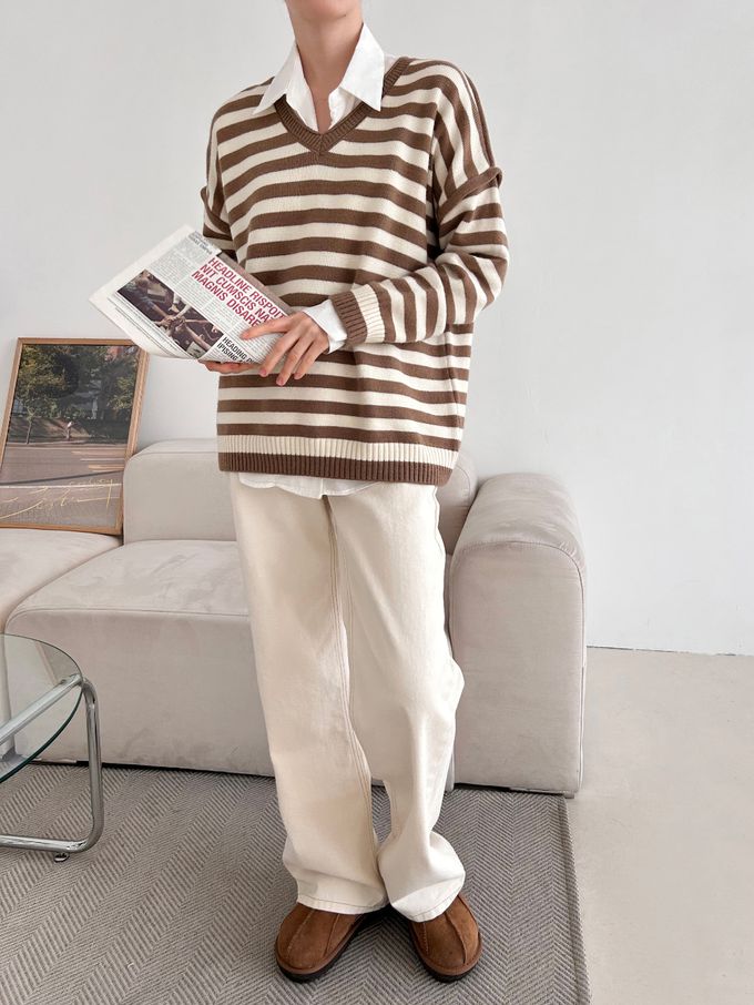 韓國女裝連線 - 休閒落肩V領橫紋針織上衣-咖啡 (FREE)