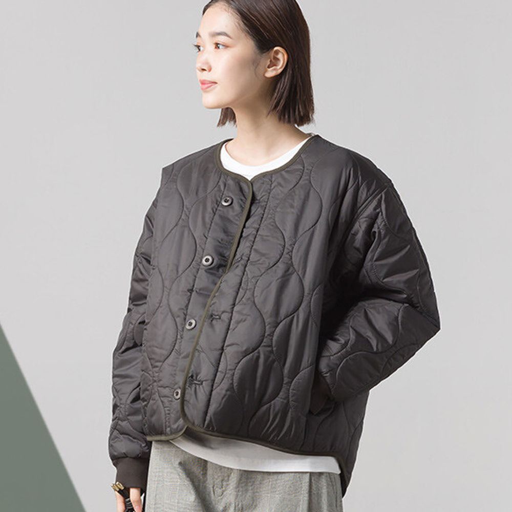 日本 OMNES - (媽媽) 輕量斜衣襬衍縫短版保暖外套-黑