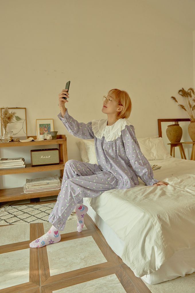 韓國 ULLALA - 細格花布裝飾長袖睡衣套裝-(兩件式)-紫 (FREE)