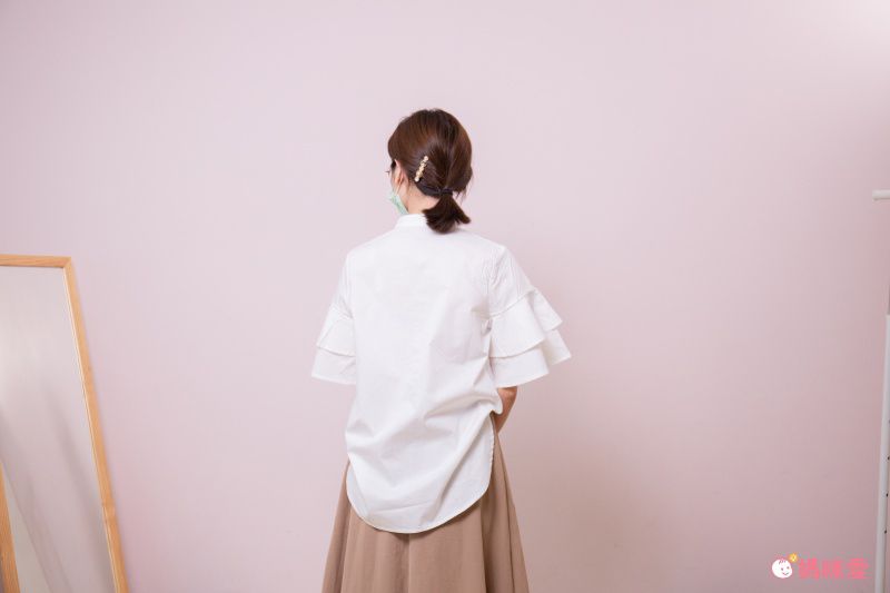 日本 Riche Glamour - 撞色格紋前短後長立領毛衣-杏