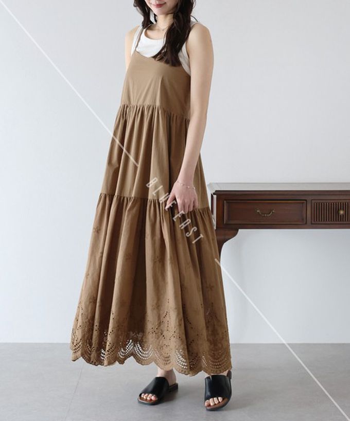 日本 BLUE EAST - 精緻雕花下擺迷人細肩帶洋裝-黑