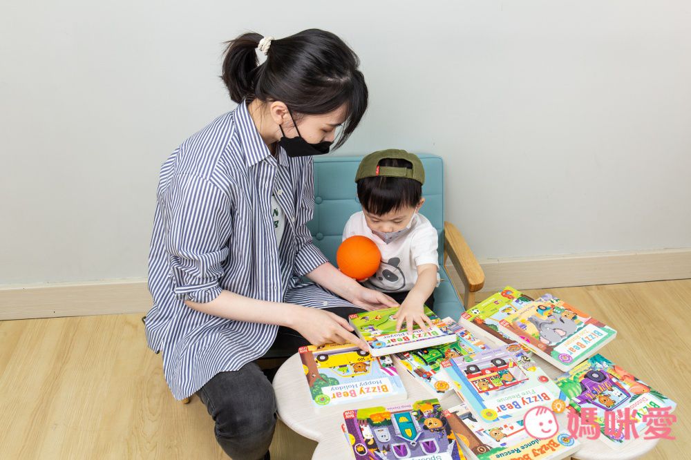 Bizzy Bear: Christmas Helper-（英版）